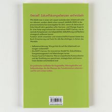 Titel: Gezielte Zukunftskompetenzen entwickeln. Text beschreibt einen Karriere-Ratgeber mit Fokus auf Anpassungsfähigkeit und Resilienz. Cover ist hellgrün.