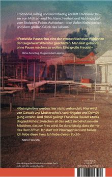 Texte hervorheben die emotionale, herzliche Erzählungen von Müttern und Töchtern beschreiben. Hintergrund unscharf.