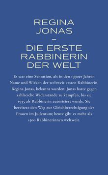 Text: "Regina Jonas - Die erste Rabbinerin der Welt." Hintergrund in kräftigem Blau, Text in heller Serifenschrift.