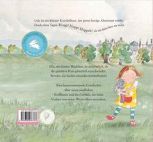 "Lola ist ein kleiner Kuschelhas... einmalige Abenteuer." Illustration: Mädchen umarmt Hasen, Hintergrund mit Bäumen und Häusern.