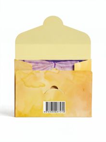 Strichcode: 9783690287470. Ein gelber Umschlag mit lilafarbigem Inhalt ist geöffnet.