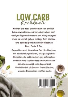 "LOW CARB Kochbuch" in grün. Text beschreibt ein Kochbuch mit alltagstauglichen, gesunden Low-Carb-Rezepten. Basilikumblätter, Olivenöl und Pfefferkörner als Dekoration.