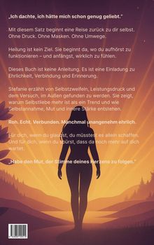 Ein Text beschreibt eine Reise zur Selbstliebe, Ehrlichkeit und innere Stärke. Silhouette einer Frau vor Sonnenuntergang.