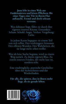 Juna entdeckt eine seltsame Tür, die sie auf eine innere Reise voller Emotionen und Selbstfindung führt. Unten eine blaue Rose.