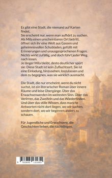 Der Text beschreibt eine geheimnisvolle Stadt, die sich nur offenbart, wenn man aufhört zu suchen. Hintergrund: malerische Stadt.