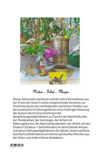 "Natur – Gebet – Magie". Ein spirituelles Sachbuch über Heilmethoden, Astrologie und Naturverbundenheit. Dekorative Pflanzen und Objekte.