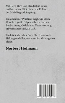 Text beschreibt ein Buch über Schädlingsbekämpfung mit Beobachtung und Geduld statt Gift. Autor: Norbert Hofmann. Unten Barcode.
