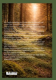 Text beschreibt den Entwicklungsweg eines Jagdhundwelpen namens Cap in einem Wald. Hintergrund: Sonnenstrahlen durch Bäume.