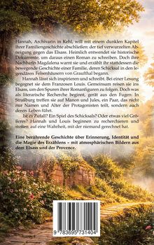 Ein Pfad durch eine grüne Landschaft. Text beschreibt Hannas Reise vom Archiv zur Entdeckung familiärer Geheimnisse.