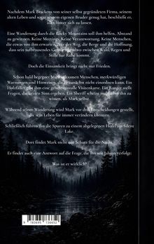 Text über Mark Brackens Suche nach Ruhe in den Rocky Mountains, Begegnungen und Selbstfindung im Wald. Hintergrund: bewaldete Berge.