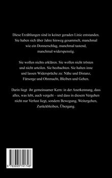 Texte beschreiben Erzählungen, ihre Entstehung und Themen wie Nähe, Distanz, Bewegung, Übergang. Ein Barcode ist sichtbar.