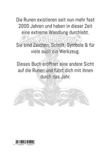 Text beschreibt die Bedeutung von Runen und deren Wandel. Im Hintergrund ist eine schwache Illustration eines nordischen Symbols.