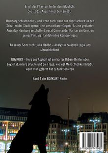 Text zu einem Urban-Thriller vor nächtlichem Stadtbild, Silhouette eines heulenden Wolfs im Vordergrund.