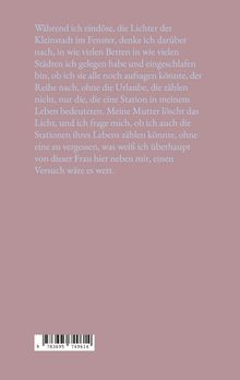 Ein Text auf einem hellrosa Hintergrund beschreibt Gedanken beim Einschlafen über vergangene Orte und die Bedeutung im Leben.