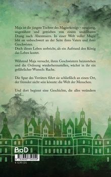 Text über Maja, die jüngste Tochter eines Magierkönigs. Thema: Abenteuer, Familie, Rache. Unten grüne Schloss-Silhouette.