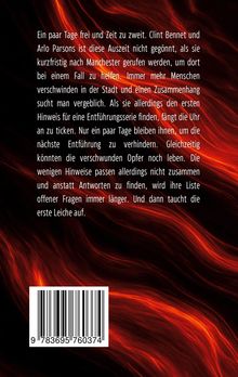 Text über einen Krimifall in Manchester, roter Hintergrund, fließende Muster, unten ein Barcode.