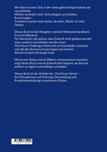 Ein blauer Umschlag mit weißem Text über die Bedeutung der Zukunftsentscheidung und Führung in unsicheren Zeiten.