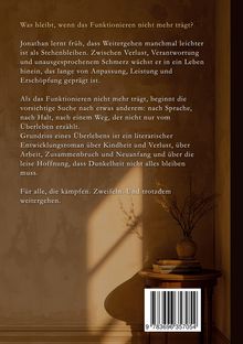Text: Über Verlust, Verantwortung, Schmerz, Anpassung. Bild: Sonnenstrahlen auf Wand, Tisch mit Vase, Bücher.