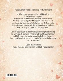 Ein Text beschreibt ein Backbuch mit 30 Käsekuchenrezepten, voller Humor und Kreativität, ideal als Geschenk oder Belohnung. Links und rechts sind kleine rote Herzen zu sehen.