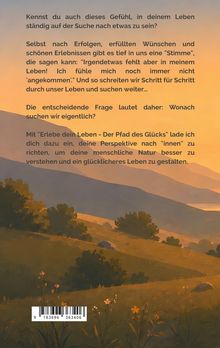 Text über Selbstfindung und Glückssuche vor Sonnenuntergangsszenerie mit Hügeln, Bäumen und Blumen im Vordergrund.