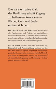 Texte beschreiben die transformative Kraft der Berührung, vorgestellt durch Oskar Peter in einem Handbuch zur Körperarbeit.