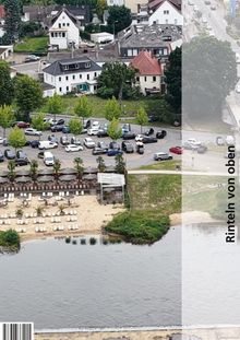Text: "Rinteln von oben." Oben Stadtansicht mit Häusern, unten Parkplätze, Strand mit Liegen und Palmen, davor Wasser.