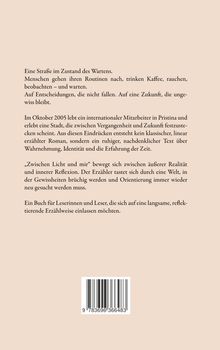 Text spricht über Menschen im Warten, eine Stadt zwischen Vergangenheit und Zukunft und reflektierende Erzählweise.