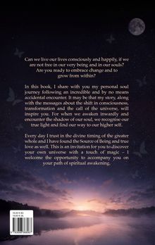 Text über persönliches Wachstum und spirituelle Erweckung; nächtlicher Himmel mit Mond und Schmetterlingen.