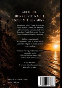 AUCH DIE DUNKELSTE NACHT ENDET MIT DER SONNE. Text über Jennifer Thunder und Konflikte, Sonnenuntergang überm Meer.