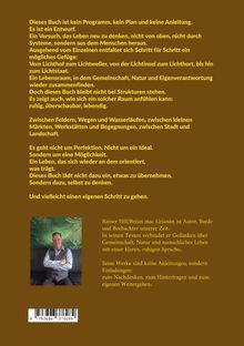 Dieses Buch ist kein Programm, kein Plan und keine Anleitung. Unten ein Foto eines Mannes, der sitzt.