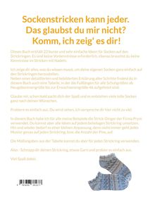 "Sockenstricken kann jeder. Das glaubst du mir nicht? Komm, ich zeig' es dir!" Text darüber; zwei gestrickte Socken darunter.