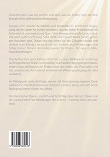 Zwischen dem, was wir suchen, und dem, was wir finden, liegt die leise Energie einer unerwarteten Begegnung. Beige Hintergrund.