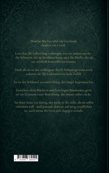 Ein grüner Hintergrund mit goldener Schrift in dekorativem Rahmen, erzählt von Macht, Geheimnissen und Bedrohungen.