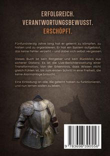 ERFOLGREICH. VERANTWORTUNGSBEWUSST. ERSCHÖPFT. Darunter Text über Lebensveränderung und eine Ritterrüstung auf schwarzem Hintergrund.