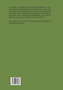 Text beschreibt naturnahe Moore im Spandauer Forst. Autor studierte Geologie und Paläontologie in Berlin. Grüner Hintergrund.