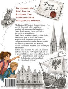 Text oben: "Ein geheimnisvoller Brief. Eine alte Hansestadt. Zwei Geschwister und ein unvergessliches Abenteuer." Illustration: Zwei Kinder, eine Maus und ein Segelschiff. Im Hintergrund historische Gebäude und Kirchtürme.