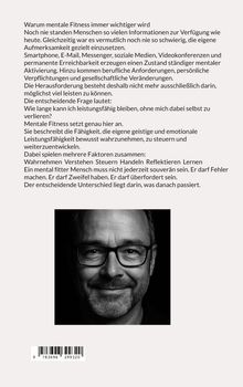 Text über mentale Fitness und deren Bedeutung in der modernen Informationsflut. Schwarz-weiß Porträt eines lächelnden Mannes mit Brille.