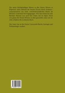 Ein grüner Hintergrund mit Text über die Moore in den Neuen Wiesen, ihre Entstehung und der Bildung durch Toteis. Ein Barcode.