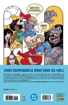 "ZWEI SUPERGIRLS SIND EINS ZU VIEL!" Zwei Supergirls streiten sich, während andere Figuren erstaunt zuschauen, darunter ein Gorilla.