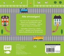 "Alle einsteigen!" Ein Zug fährt durch eine grüne Landschaft. Links und rechts sind Häuser, oben sind Schafe, Kühe und Menschen.
