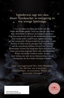 Text über einen einzigartigen Nussknacker und eine winterliche Romantasy. Hintergrund mit Schneeflocken und Bäumen. Rechtes Logo: "MOON NOTES".