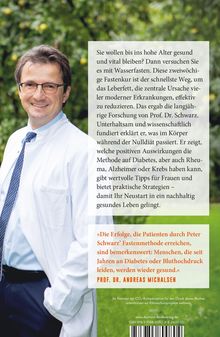 Text über Wasserfasten und Gesundheitsvorteile. Eine lächelnde Person in weißem Kittel vor grünem Hintergrund.