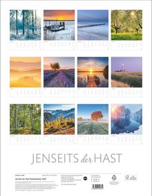 "JENSEITS der HAST" mit zwölf Monatsbildern: Winterwald, Hafenszene, Meereswellen, Blütenhain, Hügellandschaft, Lavendelfeld, Sonnenuntergang am See, Leuchtturm, Herbstwald, Bergpanorama, Herbstbaum, vereister See.