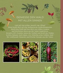 „GENIESSE DEN WALD MIT ALLEN SINNEN“ steht zentral, umgeben von Waldmotiven. Drei Bilder zeigen Waldfrüchte und Speisen.