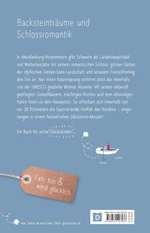 "Backsteinträume und Schlossromantik" beschreibt Schwerins romantische Architektur, Wismars Hafen, und Glücksort-Mosaike. Unterhalb eine Person im Ruderboot.