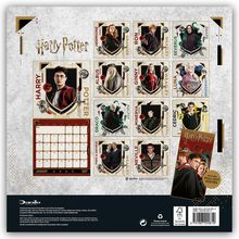"Harry Potter" oben, "Includes: Pull-Out Poster" rechts unten. Charakterbilder in einem Kalenderraster für Januar 2027.
