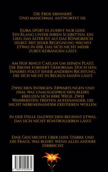 Text: "Die Erde erinnert. Und manchmal antwortet sie." Unten eine orangefarbene Lilie vor schwarzem Hintergrund.