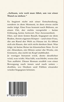 „Seltsam, wie weit man fährt, um vor einer Wand zu stehen.“ Text über innere Reise und Begegnung mit sich selbst. Barcode unten.