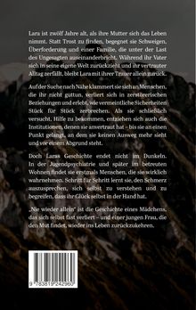 Text beschreibt Laras Verlust, ihre Herausforderungen und ihren Weg zur Heilung. Hintergrund zeigt verschwommene Berge.