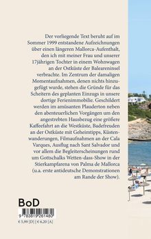 Text beschreibt Erlebnisse eines Sommerurlaubs 1999 auf Mallorca, inklusive Abenteuer und Veranstaltungen. Rechts Strandfoto.
